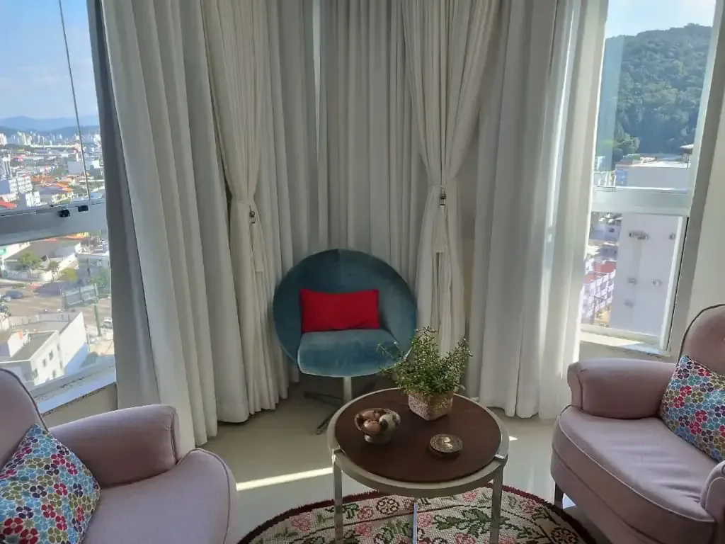 Foto 4 de Apartamento Mobilado com 3 Suítes e 3 Vagas no Centro de Balneário Camboriú – Rua Reta ao Mar | Aceita Financiamento