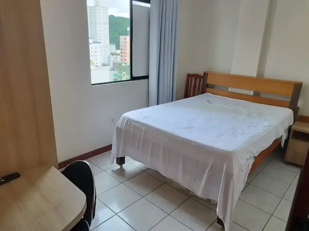 Foto 19 de Apartamento Mobiliado no Centro de Balneário Camboriú – Sacada com Churrasqueira, 2 Vagas e Rua Reta ao Mar