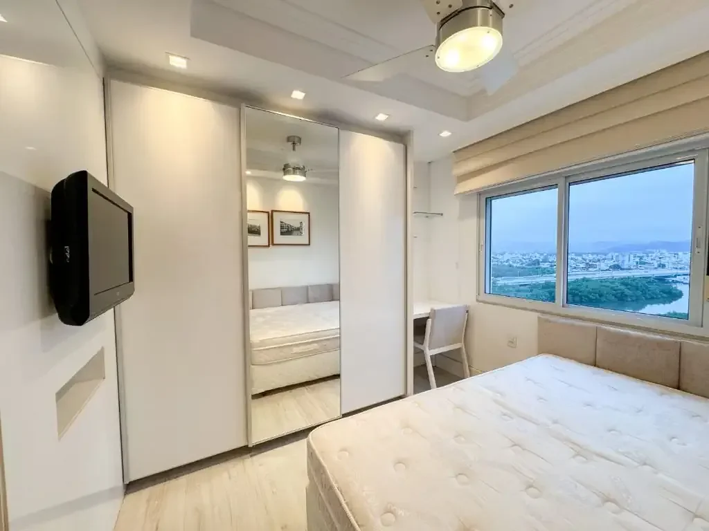 Foto 7 de Apartamento Mobilado na Barra Sul em Balneário Camboriú – 100m da Praia, Vista para o Rio Camboriú e Andar Alto
