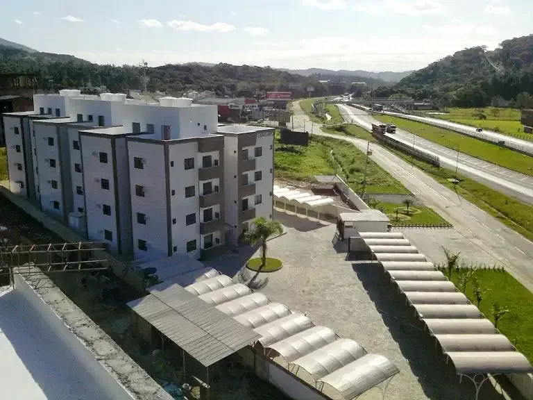Apartamento Pronto para Morar no Canhanduba – 2 Quartos, Suíte, 69m², Sacada com Churrasqueira e a 5 Min do Centro de BC em , Camboriú