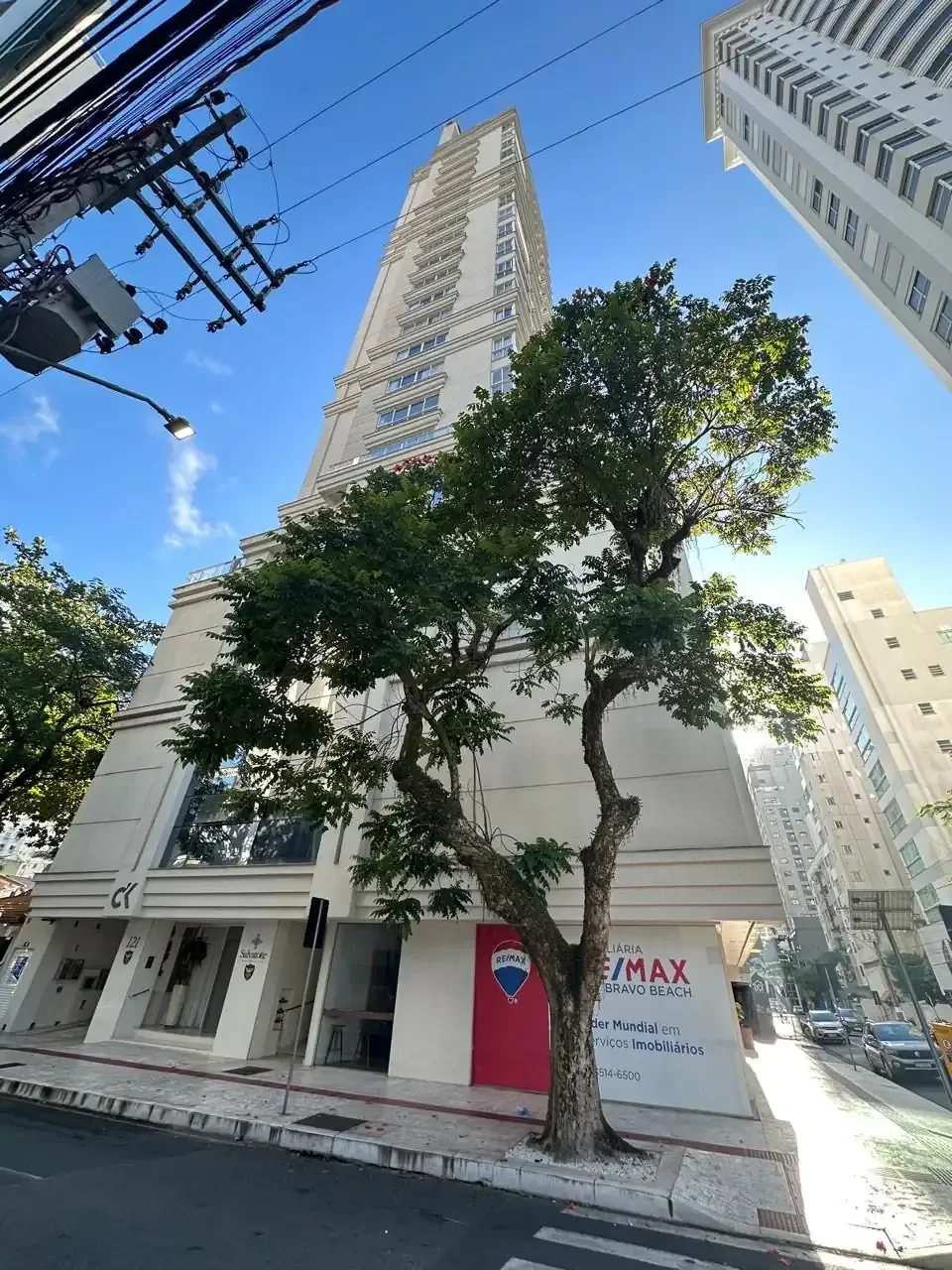 Foto principal de Apartamento Mobilado com 3 Suítes no Centro de BC – Entre a Av. Brasil e a Terceira Avenida, Tranquilidade Total e Lazer Completo