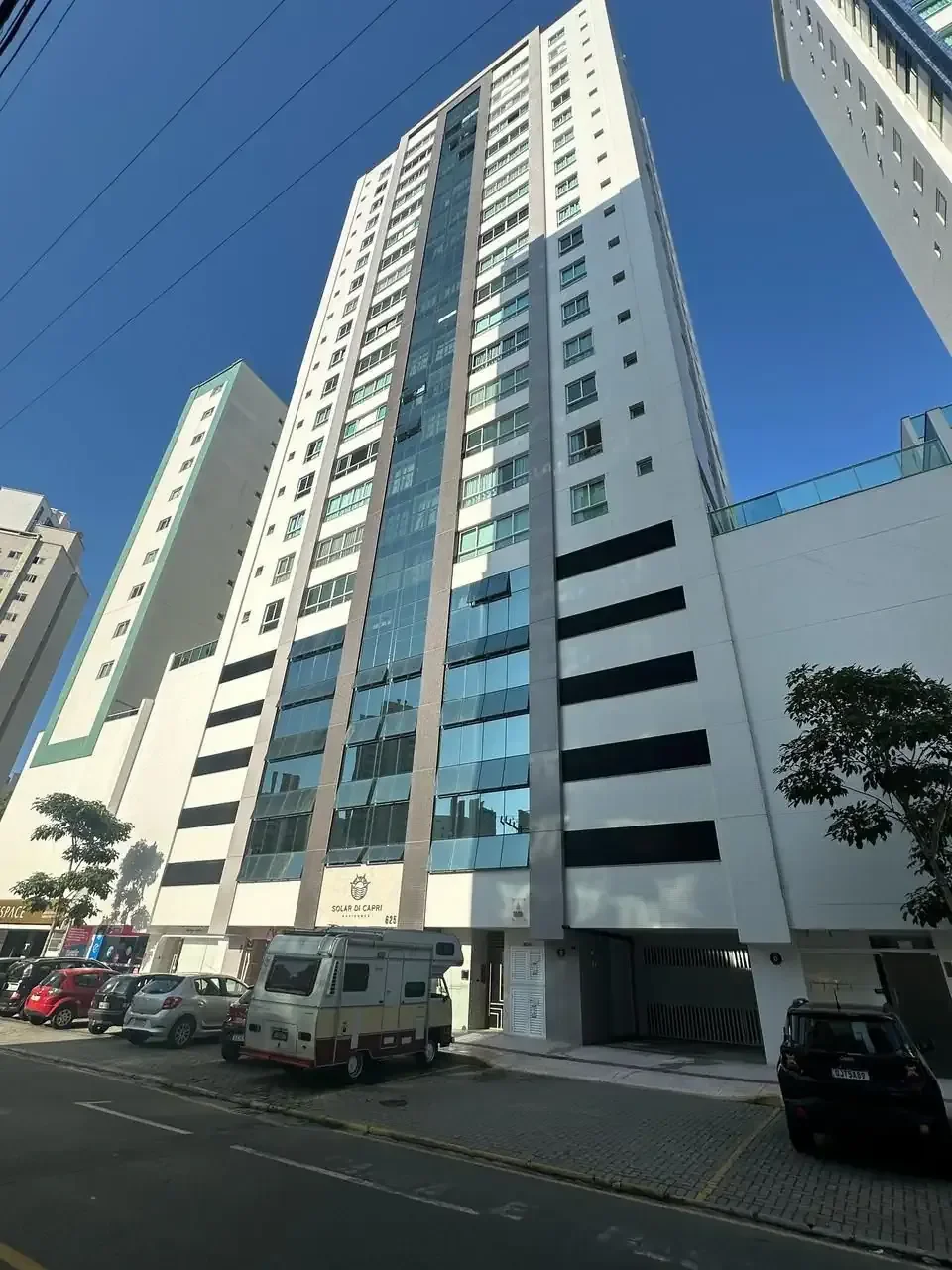 Apartamento com 4 Quartos e 2 Suítes no Centro de BC – 132m², Mobilado, Rua Reta ao Mar e a Poucos Passos da Terceira Avenida