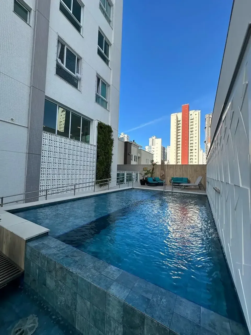 Foto 5 de Apartamento com 4 Quartos e 2 Suítes no Centro de BC – 132m², Mobilado, Rua Reta ao Mar e a Poucos Passos da Terceira Avenida